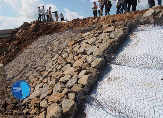 石籠網(wǎng)護(hù)坡 石籠網(wǎng)護(hù)坡